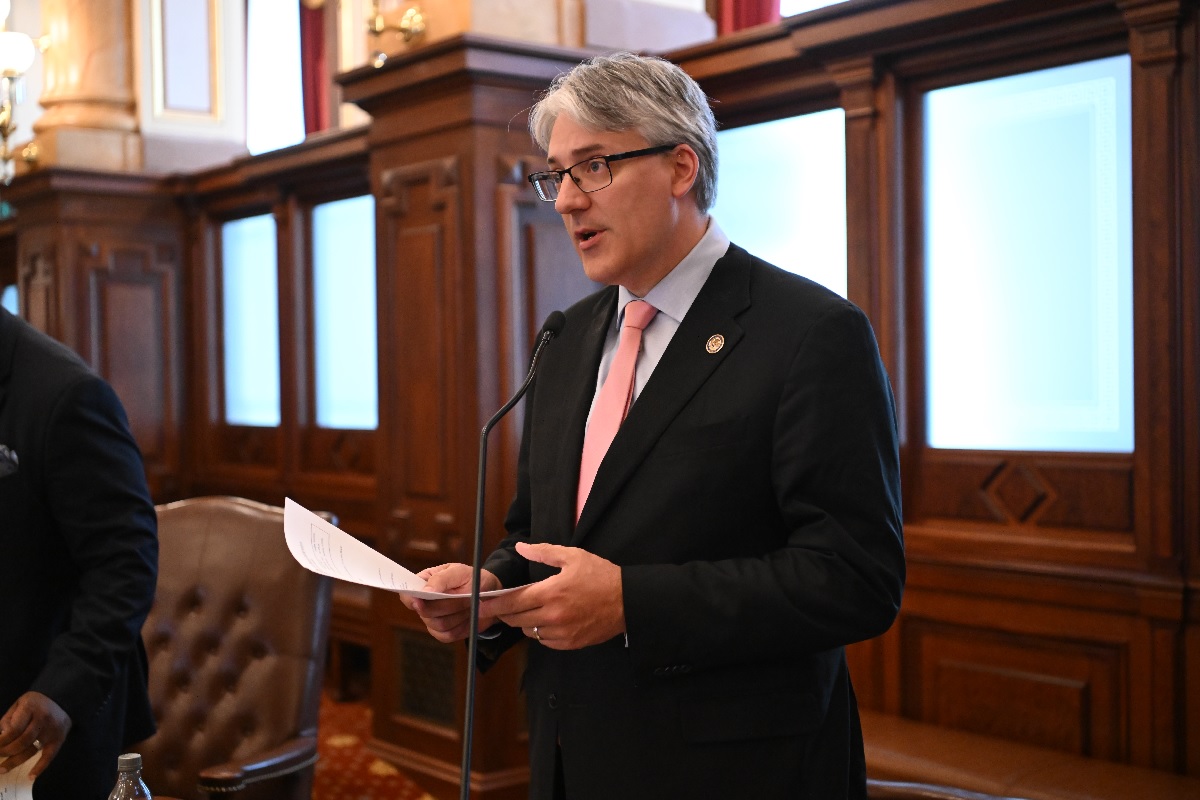 State Senator Mike Halpin speaks on the Senate floor