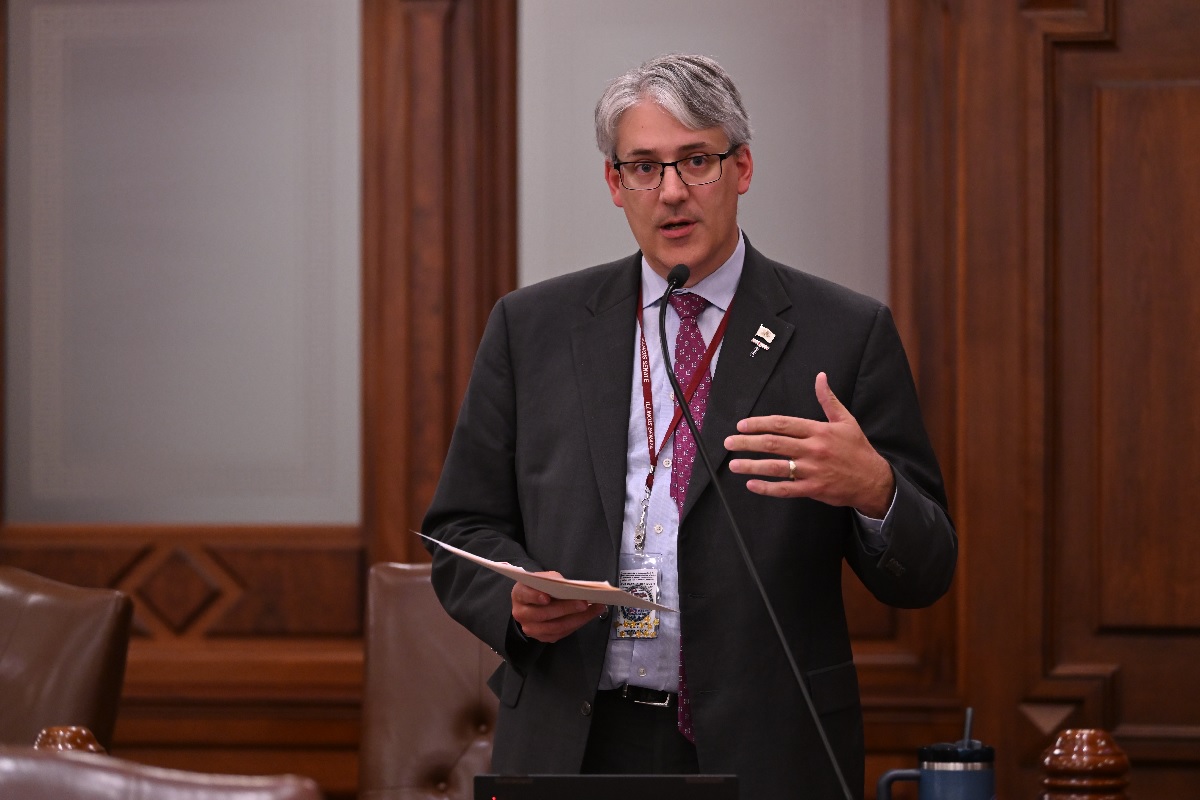 State Senator Mike Halpin speaks on the Senate floor