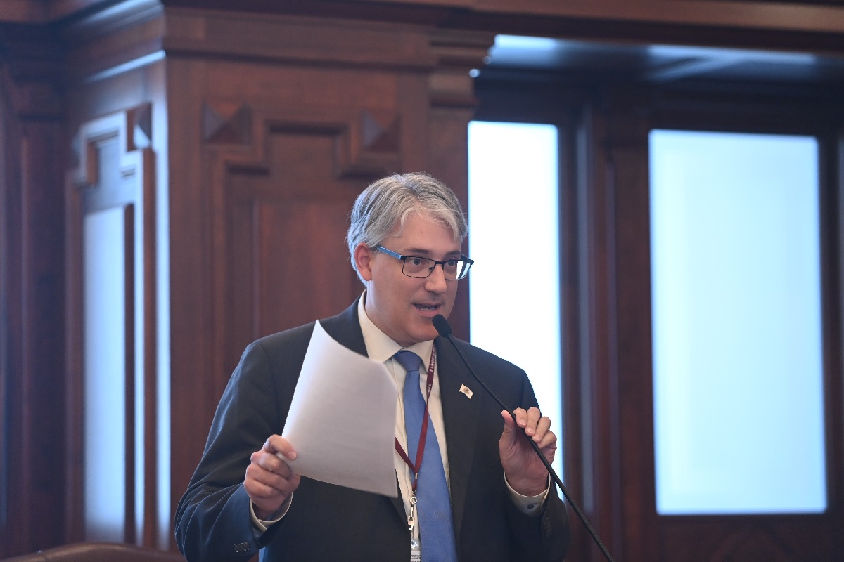 State Senator Mike Halpin speaks on the Senate floor